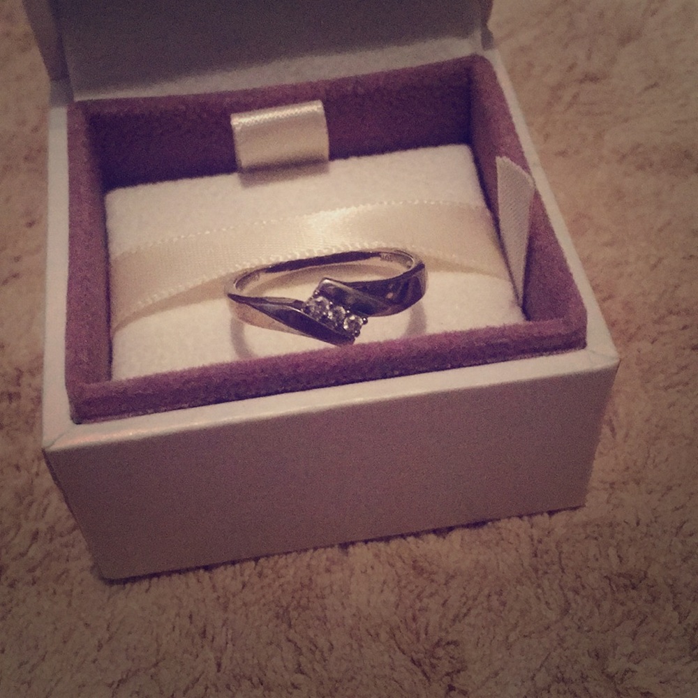 Simple diamond ring